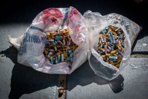 Colillas de cigarrillo, entre los plásticos contaminantes más numerosos del planeta