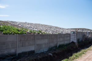 El oficialismo sigue postergando compromisos concretos para enterrar menos residuos